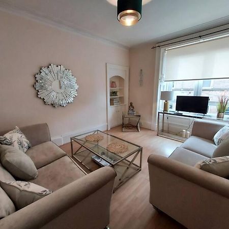 Lovely 2 Bedroom Apartment In The Centre Of Hawick Extérieur photo