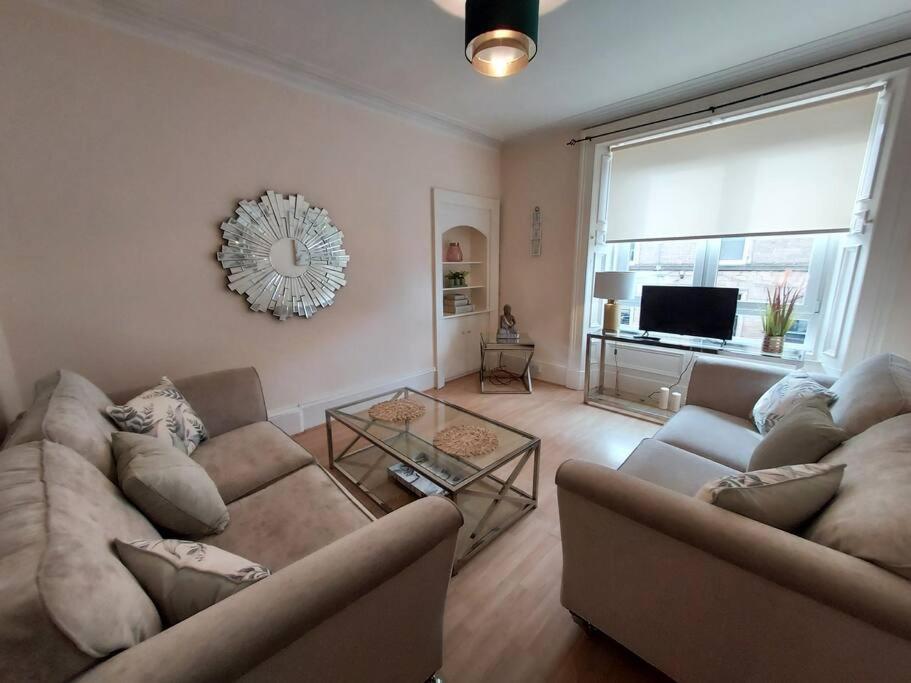 Lovely 2 Bedroom Apartment In The Centre Of Hawick Extérieur photo