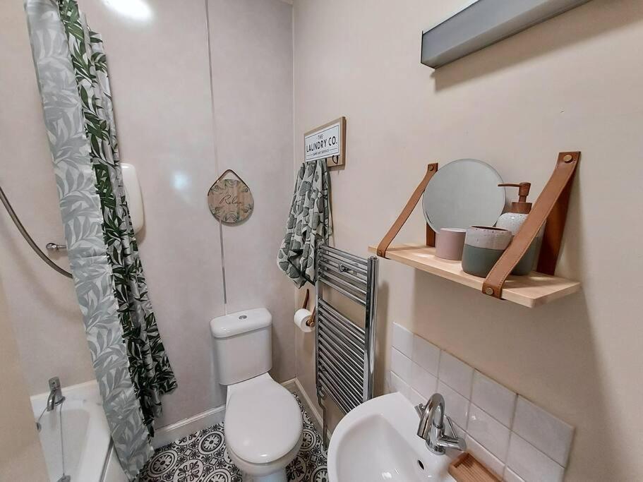 Lovely 2 Bedroom Apartment In The Centre Of Hawick Extérieur photo